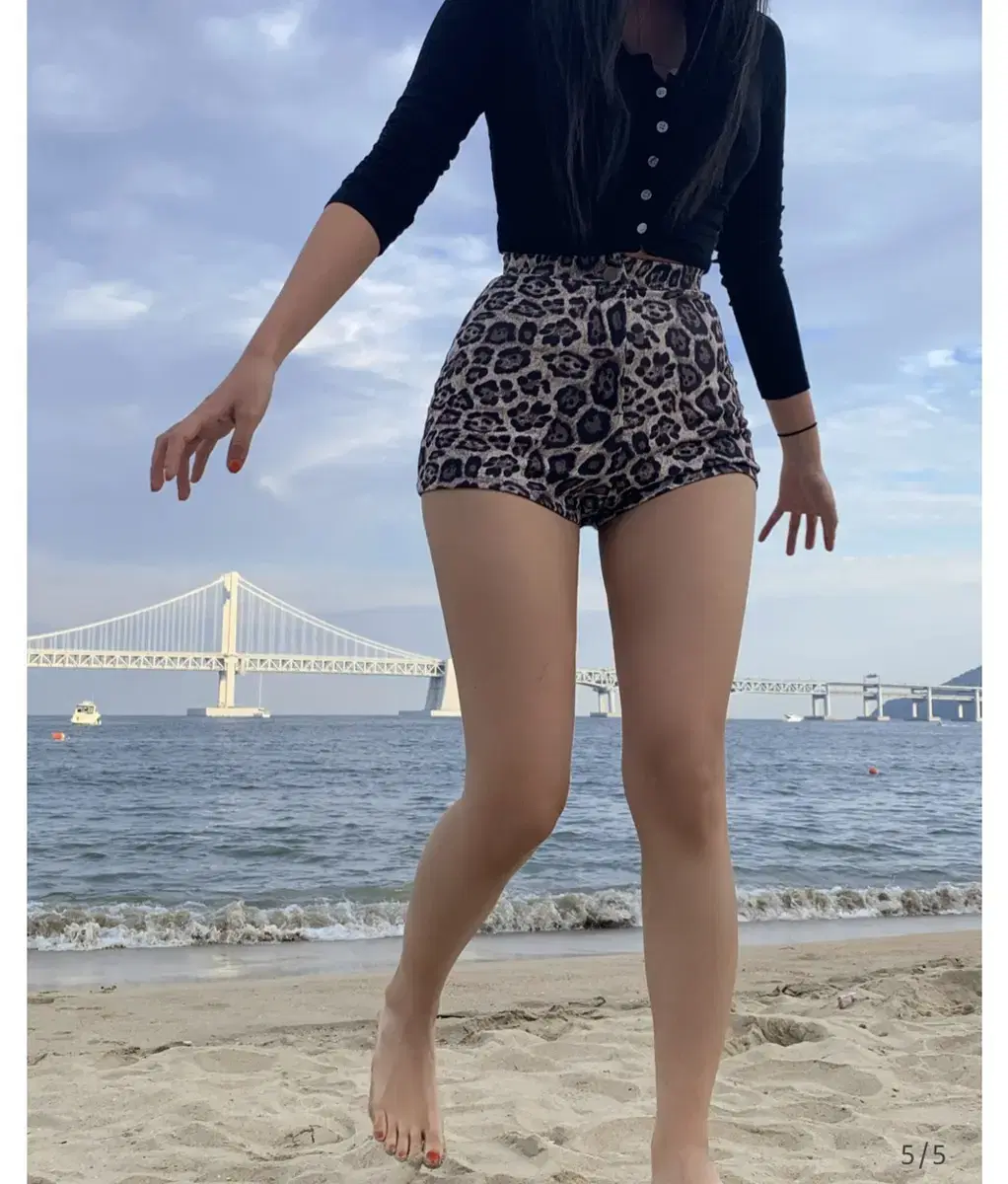 Leopard shorts 클로즈커브